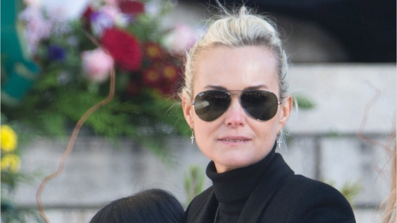 VOICI - Laeticia Hallyday humiliée face à Sylvie Vartan : ce désaveu public qui l'a fait pleurer