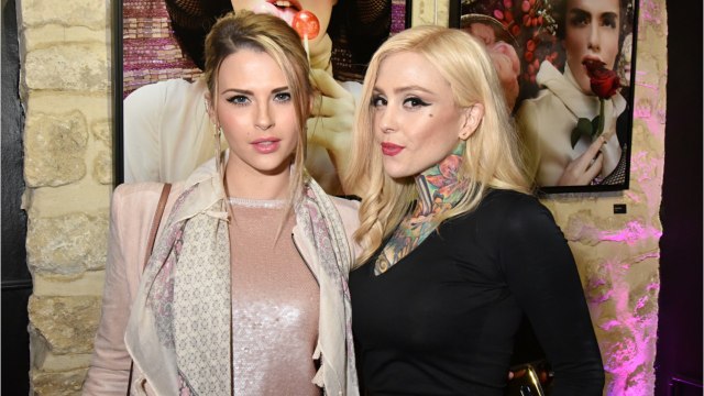 VOICI PHOTO Kelly Vedovelli en maillot de bain : elle devient la cible d’internautes malveillants