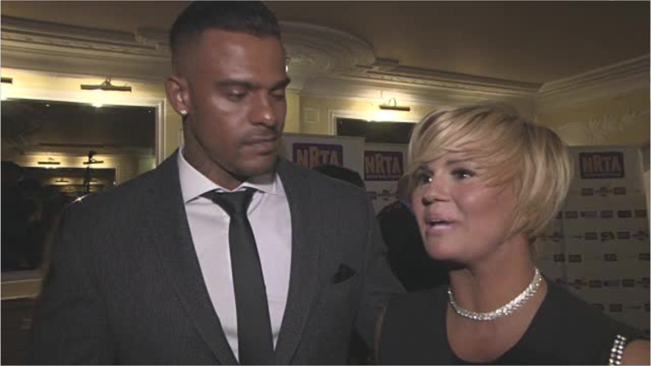 VOICI - Kerry Katona (Atomic Kitten) effondrée par la mort de son ex-mari George Kay, à 39 ans