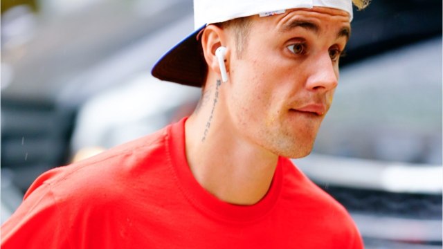 VOICI - Justin Bieber défie encore Tom Cruise grâce au bottle cap challenge