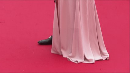 VOICI - Nabilla enceinte : comment elle compte « préserver au maximum " son bébé ?