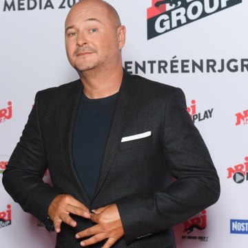 Voici SOCIAl - Cauet Insulté Par Un Célèbre Chanteur : Il Règle Ses Comptes En Direct Et Dévoile Leurs Échanges De SMS (1)