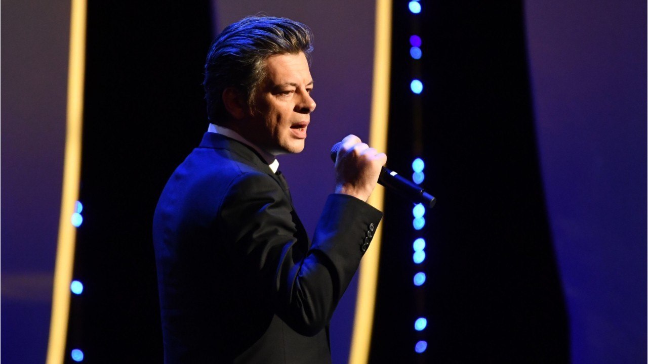 VOICI Benjamin Biolay marqué par le décès d'un ami proche, il se confie