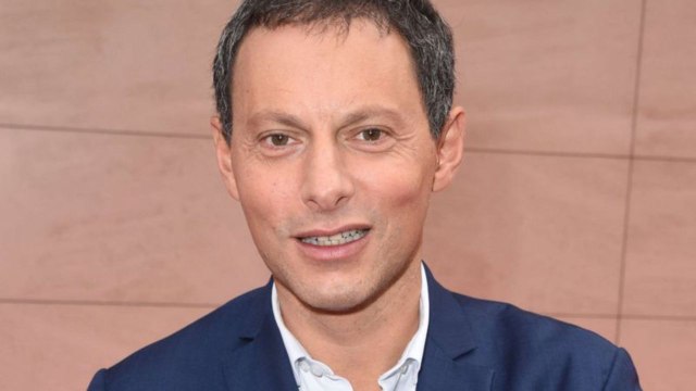 VOICI Marc-Olivier Fogiel révèle à quel âge il a découvert qu’il était homosexuel