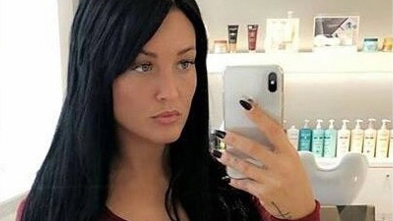VOICI - Qui est Aurélie Dotremont, la star de téléréalité dont la sœur a été sauvagement assassinée ?