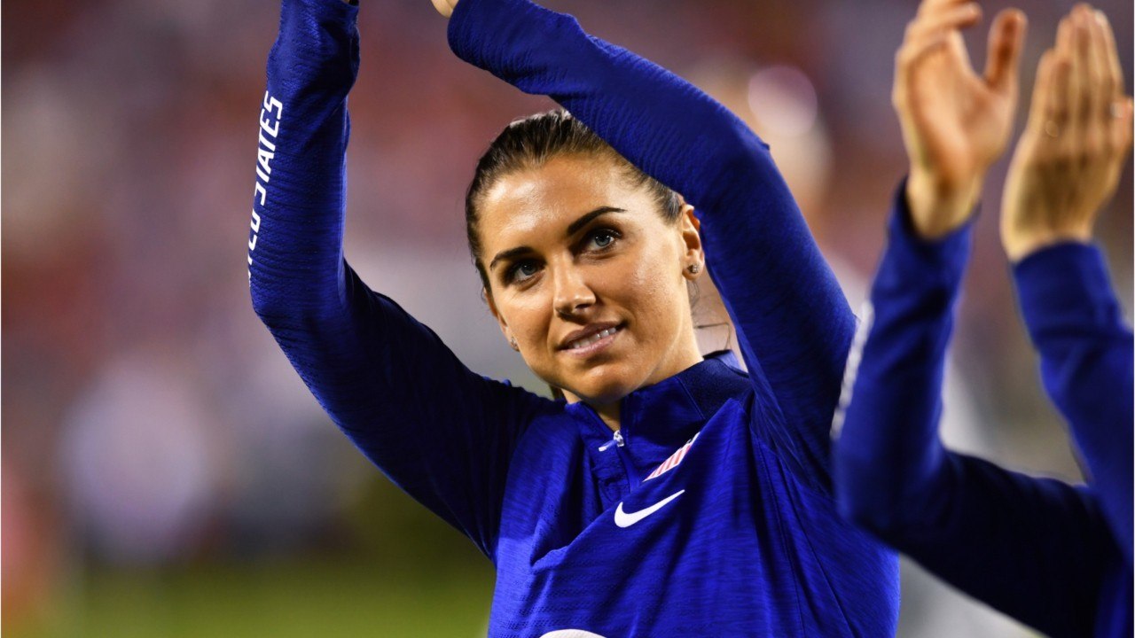 VOICI Alex Morgan enceinte de 9 mois, la star du foot féminin impressionne avec ses séances de sport intensives