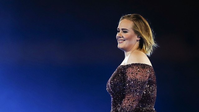 VOICI Adele dévoile son impressionnante perte de poids au concert des Spice Girls