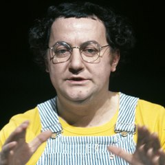 VOICI // SOCIAL - Hommage Coluche