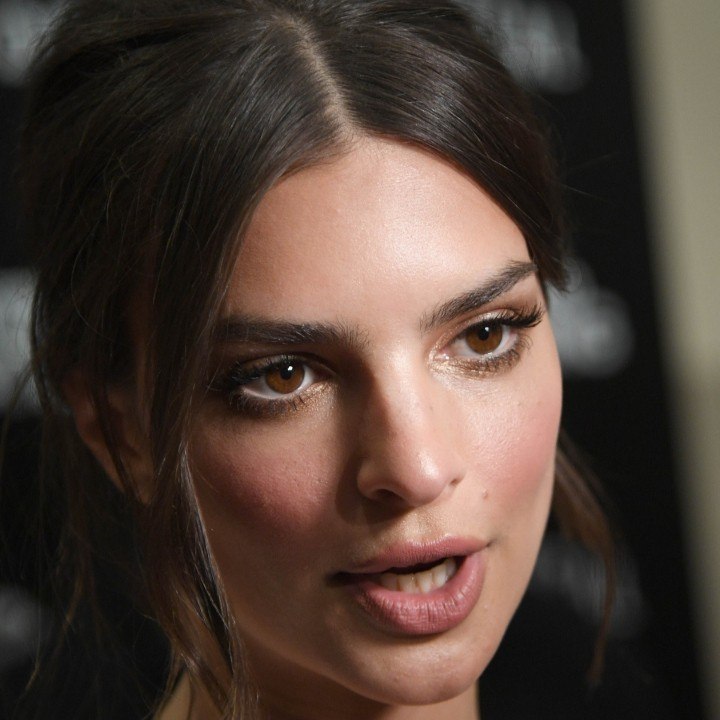 VOICI social Emily Ratajkowski Dégaine Un Maillot De Bain Importable Et Affole Les Internautes (1)