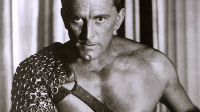 VOICI - Mort de Kirk Douglas : son fils Michael a été exclu de son héritage colossal