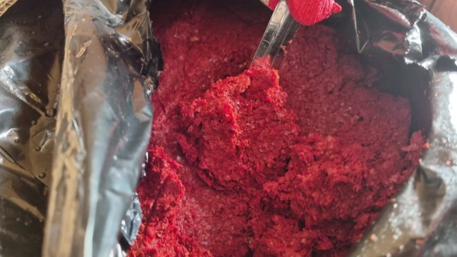 중국산 고춧가루 다진 양념으로 속여 수입한 일당 적발 / YTN