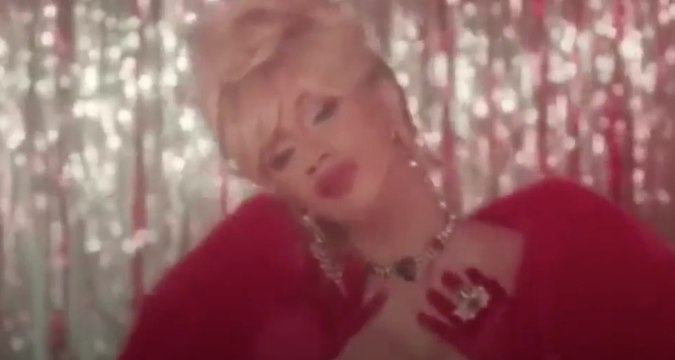 VOICI Cardi B se dévoile entièrement nue sur la pochette de son nouveau single