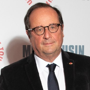 VOICI social François Hollande cache ses fesses : ce cliché drôle et osé qui fait le buzz sur les réseaux sociaux (1)