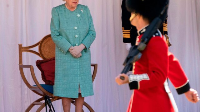 Voici - PHOTO Elizabeth II : cette décision radicale prise par la reine en raison de la crise sanitaire
