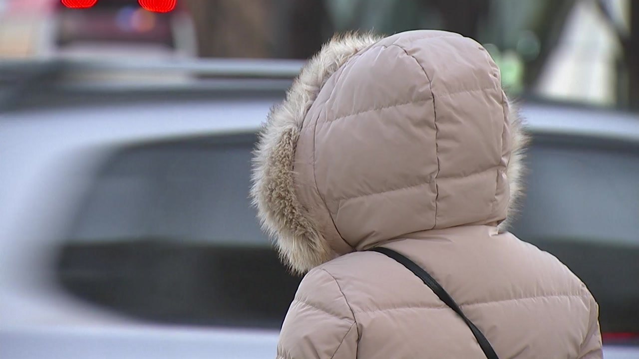 [날씨] 낮 동안 추위 누그러져...밤사이 중부 비·눈 / YTN