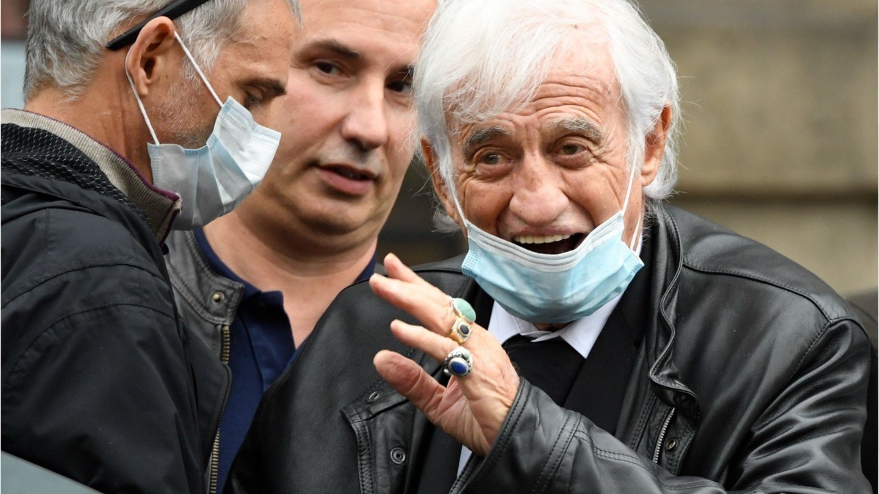 VOICI - Jean-Paul Belmondo : déconfiné, l'acteur aperçu au restaurant avec Adil Rami