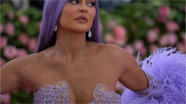 VOICI Kylie Jenner ravit les internautes en publiant une vidéo de sa fille Stormi en train de chanter