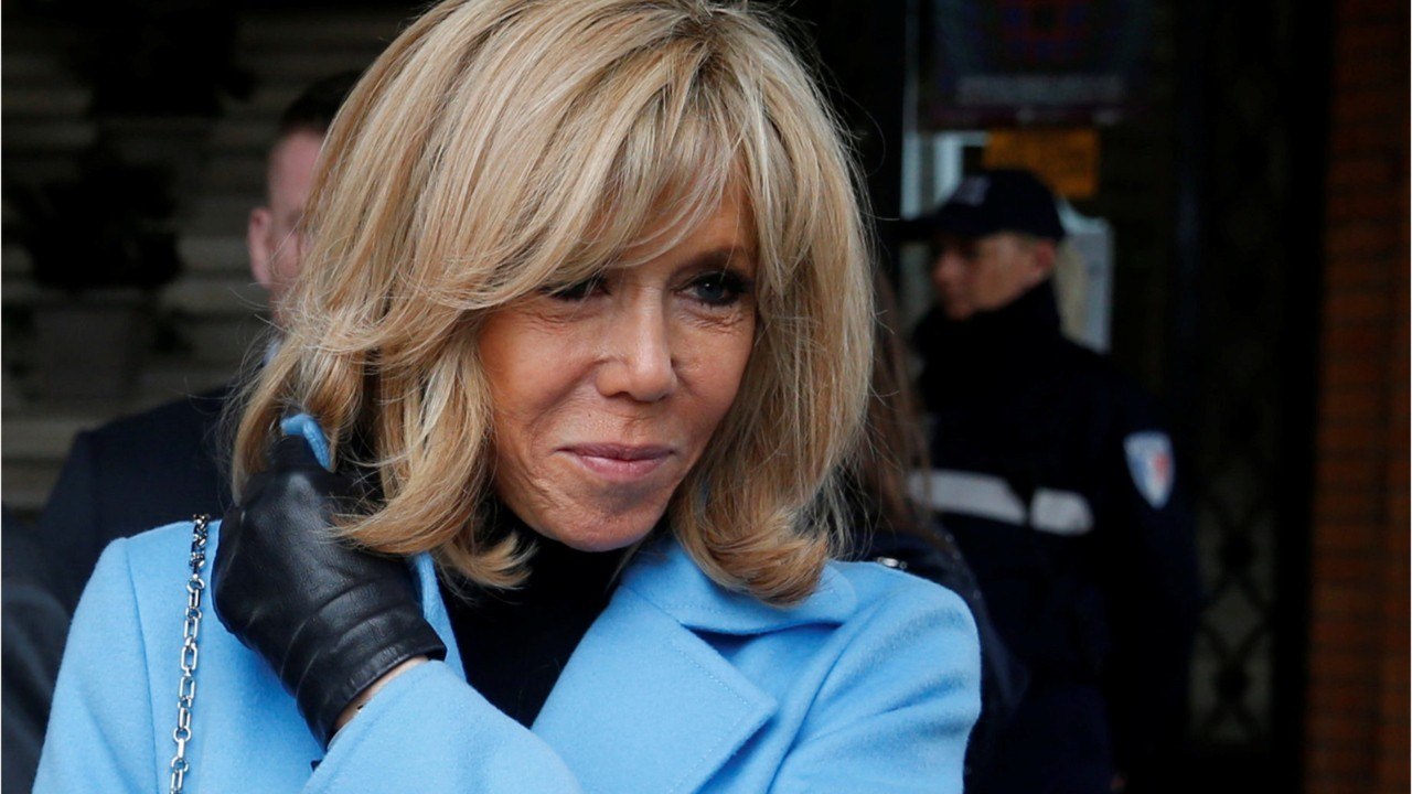 VOICI-PHOTO Brigitte Macron tout juste sortie de l'hôpital, elle fait déjà sa première apparition
