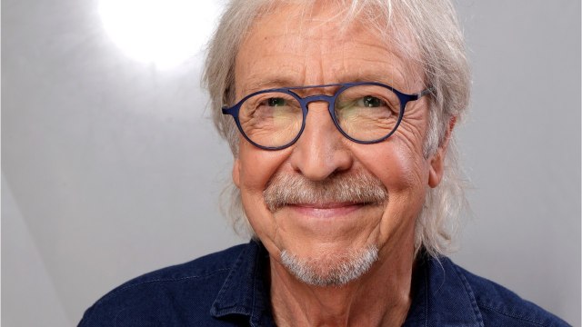 VOICI - Henri Dès : hospitalisé, le chanteur contraint d’annuler sa tournée