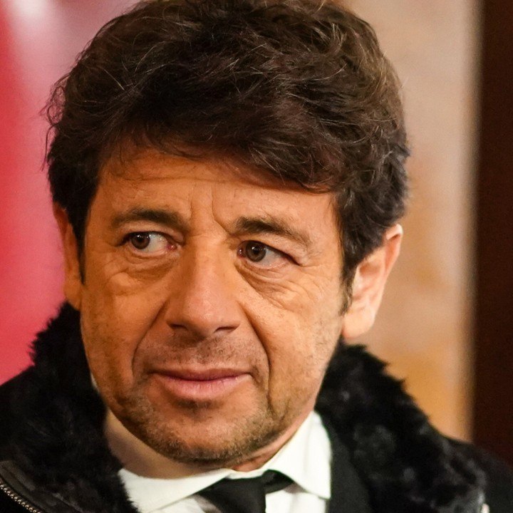 VOICI // SOCIAL Patrick Bruel Blessé Sur Le Show Des Enfoirés, Il Reçoit Le Soutien De Laeticia Hallyday