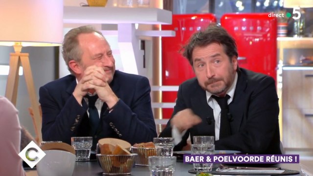 VOICI Édouard Baer en difficulté à cause de ses nouvelles dents dans C à Vous