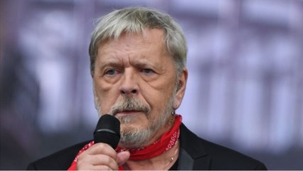 VOICI - Renaud : diminué, le musicien se confie sur ses difficultés à chanter