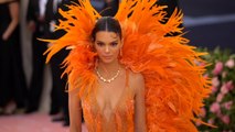VOICI En petite culotte, Kendall Jenner présente son « mini moi 
