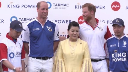 VOICI - Harry et William : à distance pour leurs retrouvailles lors de la journée du Souvenir