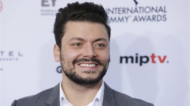 VOICI - Kev Adams parle enfin de son histoire d'amour avec Iris Mittenaere dans son nouveau spectacle