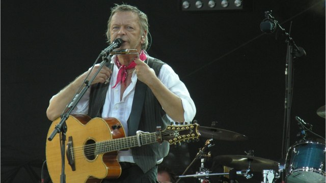 VOICI Renaud publie un message énigmatique concernant son prochain album