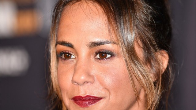 VOICI - Alice Belaïdi sexy en maillot de bain : ses incroyables abdos impressionnent la Toile