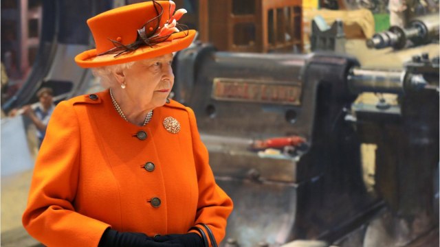 VOICI - Elizabeth II : la triste raison pour laquelle elle n'est pas rentrée à Londres après la mort de Diana