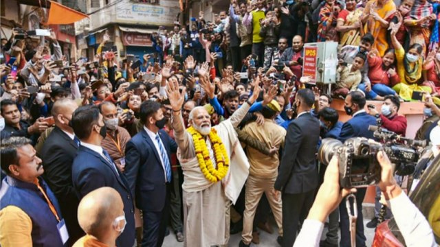 PM Narendra Modi in Varanasi, visits railway station