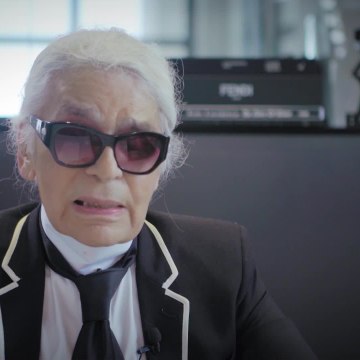 VOICI SOCIAL - Karl Lagerfeld : Cet Accessoire Dont Il Se Servait Pour « Taper Les Gens Qui L’agaçaient (1)