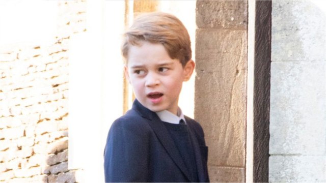 VOICI - Prince George : ce drôle de détail sur sa dernière photo avec la reine Elizabeth II qui intrigue