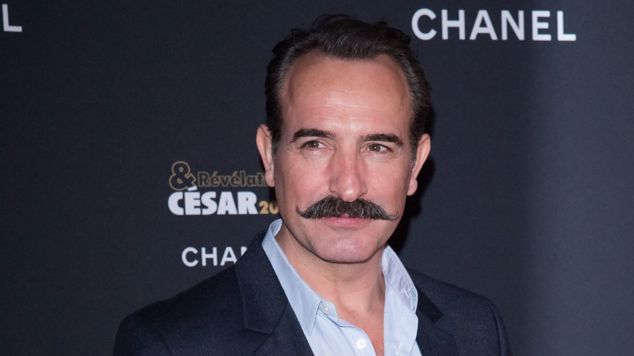 VOICI Jean Dujardin : l’effrayant hommage rendu à l’acteur pendant le carnaval de Nice