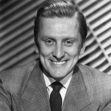 VOICI // SOCIAL // Mort De Kirk Douglas, L’une Des Dernières Légendes D’Hollywood, À 103 Ans