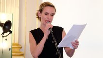 VOICI - Sandrine Bonnaire : le cri d'alarme de l'actrice face aux violences conjugales en confinement