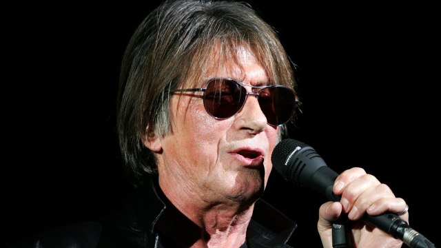 VOICI Jacques Dutronc : l’accident très cocasse qui l’a privé de jouer de la guitare