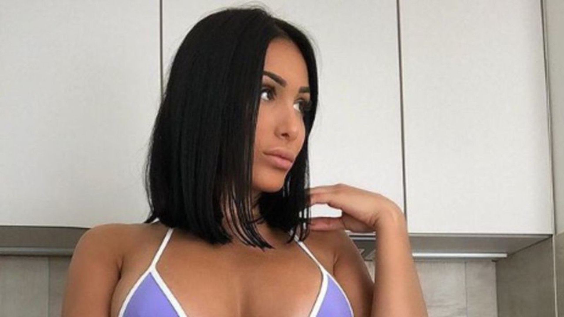 Star De La Telerealite Nue Léana (Les anges 10) entièrement nue dans son lit, elle fait grimper la  température - Vidéo Dailymotion