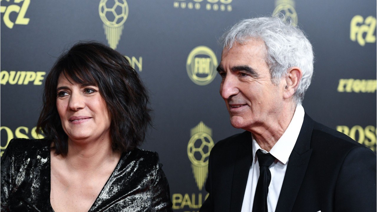 VOICI Estelle Denis tacle Raymond Domenech, et c'est violent