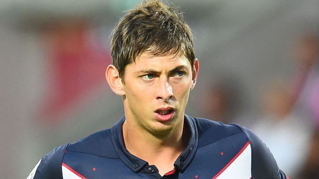 VOICI Disparition d’Emiliano Sala : des morceaux de l'avion retrouvés sur une plage française