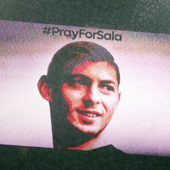 VOICI Disparition D’Emiliano Sala : Des Morceaux De L'avion Retrouvés Sur Une Plage Française (1)