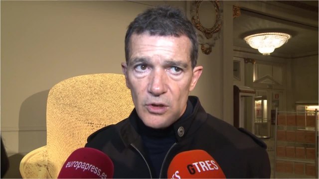 VOICI- PHOTO Antonio Banderas a 60 ans : l'acteur révèle qu'il a été testé positif à la Covid-19
