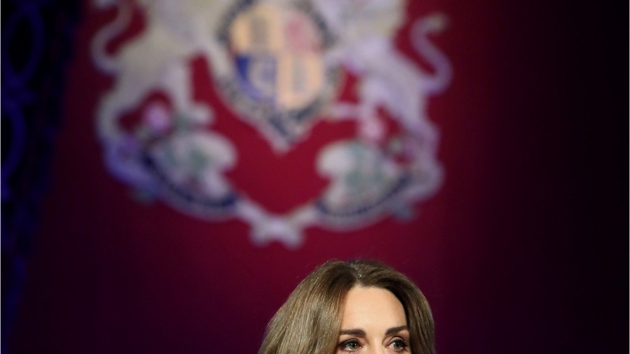 VOICI - Kate Middleton : pourquoi la maman de la princesse Charlotte hésite à remettre sa fille à l’école ?