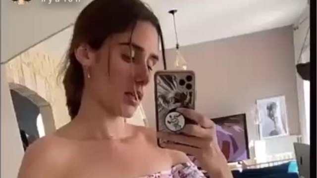 VOICI Jesta (Koh-Lanta) : la maman dévoile ses vergetures et assume les transformations de son corps