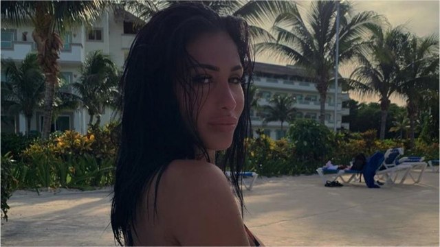 VOICI - Léana (Les Anges) offre une vue imprenable sur ses fesses et affole la Toile