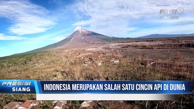 Gugusan Gunung Berapi di Pulau Jawa