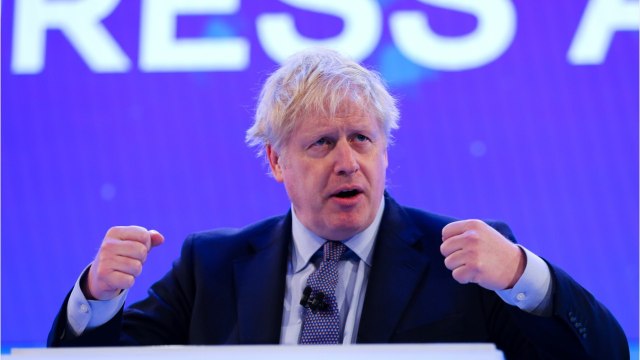 VOICI Boris Johnson : le Premier ministre britannique admis en soins intensifs