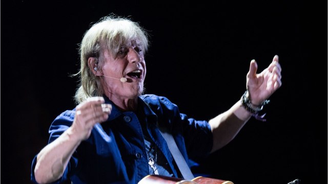 VOICI-Jean-Louis Aubert : ses concerts diffusés sur Facebook regardé par Mark Zuckerberg